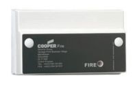 Marchio: COOPER. Articolo: CZMU352. Il modulo CZMU352 consente d’integrare dispositivi convenzionali al sistema analogico Cooper Fire prevedendo due circuiti di ingresso separati dedicati ai pulsanti ed ai rilevatori ottici di fumo o di temperatura. Entrambi gli ingressi sono monitorati da apposita resistenza di fine linea. Il modulo può essere installato in qualsiasi punto del sistema perché direttamente alimentato dal LOOP. Il modulo è inserito in un contenitore IP40 con spazio sufficiente per il collegamento e l’alloggiamento di tutti i cavi necessari al suo utilizzo. Un apposito LED lampeggiante indica il corretto colloquio tra il modulo e la centrale, mentre si attiva in modo fisso in caso di allarme. Il modulo, come il resto della gamma dei dispositivi analogici, è dotato di circuito isolatore ed occupa solamente 1 indirizzo su loop.