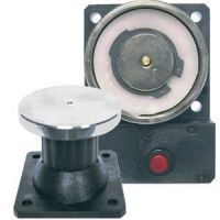 Marchio: NOTIFIER. Articolo: EM05. Elettromagnete per porte tagliafuoco con pulsante manuale di sgancio. Potere di attrazione di 50 kg. Realizzazione in ferro nichelato. Alimentazione 24Vcc e consumo di 60 mA. 