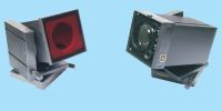 Marchio: NOTIFIER. Articolo: BS150 (RIL138Z1). Rivelatore lineare di fumo, composto da un’unica unità ottica (TRX) e da uno speciale riflettore piramidale. Raggio di protezione compreso tra 40 e 70 metri. Sensibilità regolabile come pure il tempo di ritardo per la segnalazione di guasto. Controllo automatico del guadagno per compensazione perdita del segnale a causa impolveramento. Facile allineamento con strumento portatile e led. Necessita d’interfaccia relè per allarme e guasto. Certificato CPR in accordo alla normativa EN 54 parte 12. Tensione di funzionamento 24Vcc. Assorbimento a riposo 78 mA, in allarme da 91 mA. Temperatura di funzionamento da -20°C a +60°C. Umidità relativa sino a 95% (senza condensa). Grado di protezione IP 44.