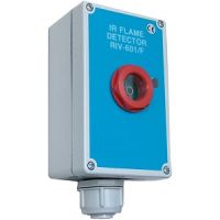 Marchio: NOTIFIER. Articolo: 05 F (RIL91). Rivelatore ottico di fiamma sensibile alle radiazioni infrarosse adatto agli ambienti dove si ha un'alta probabilità di pericoli incendio. Con relè d'uscita che si attiva dopo segnalazione continua di 1-10 secondi (regolabile). Contenitore stagno, per impianti di produzione e magazzini interni ed esterni. Evitare l'esposizione diretta al sole e lampade forti che abbagliano il rivelatore. Ritardo d'allarme tarato a 5 secondi, ma regolabile da 1 a 10. Segnalatore led d'allarme. Dotato di dispositivo manuale o automatico TELETEST che consente di controllare a distanza l'efficienza del rivelatore. .