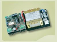 Marchio: VIMO. Articolo: AL276V15P. Serie di alimentatori lineari ad alta affidabilità in versione a giorno con indicazione remotizzabili. Fusibile protezione rete. Uscita protetta da fusibile ed uscita non protetta. Disponibili in versione caricabatteria e per apparecchiature elettroniche in generale. I modelli da 2,4A hanno ottenuto il certificato di sorveglianza IMQ secondo la CEI 79/2. ALIMENTATORE TIPO G. Dimensioni: 206x90x70 mm. Tensione di ingresso 230Vca. Carica batteria. 27,6 Vcc. 1,50 A. 1,90 Kg.