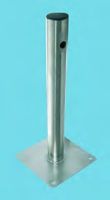 Marchio: CIAS. Articolo: MANTA SP80. Palo in acciaio Inox preforato per passaggio interno dei cavi h 80cm e ø 40mm. Provvisto di base incorporata 12,5X12,5 cm per fissaggio su superfici come cemento o asfalto (pezzo singolo).