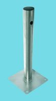 Marchio: CIAS. Articolo: MANTA SP90. Palo in acciaio Inox preforato per passaggio interno dei cavi h 90cm e ø 40mm. Provvisto di base incorporata 12,5X12,5 cm per fissaggio su superfici come cemento o asfalto (pezzo singolo).