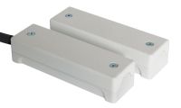 Marchio: COOPER. Articolo: 1001-N. Contatto magnetico per interni ed esterni a vista con un elevato grado di sicurezza. È stato realizzato in un contenitore metallico di dimensioni molto ridotte unendo praticità di installazione all’estetica gradevole. Ideale per installazioni in banche, centri commerciali ed edifici pubblici. È dotato di protezione contro effrazione, meccanica, elettrica e magnetica. Non necessita di scatole di derivazione considerato che le connessioni vengono effettuate all’interno mediante morsetti. Ogni modello è dotato di tamper contro l’apertura del coperchio e la sua struttura ad ‘ombrello’ che si appoggia su un microinterruttore fa in modo di eliminare qualunque tipo di manomissione meccanica. L’alloggio del dado di fissaggio all’interno del contenitore è predisposto per accettare pressafili o pressatubi da 16 mm (in dotazione è fornito un pressafilo plastico M 16) fino a 10 mm di diametro del cavo. 