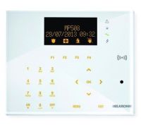 Marchio: ELKRON. Articolo: KP500DP/N. Tastiera touch con lettore di prossimità integrato>> Display grafico in tecnologia OLED con regolazione luminosità;>> Segnalazioni dello stato del sistema tramite icone grafiche.>> 7 tasti di navigazione>> 4 tasti funzione>> 12 tasti alfanumerici>> 4 LED di segnalazione>> Buzzer con livello sonoro regolabile>> Lettore transponder per chiavi di prossimità>> 2 ingressi ausiliari>> Sensore di avvicinamento>> La tastiera è protetta contro l’apertura e l’asportazione ed è alimentata dal bus con cui è collegata allacentrale.>> Dimensioni (H x L x P): 160 x 130 x 23,5 mm>> Certificazione EN50131 grado 3