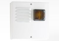 Marchio: VENITEM. Articolo: 20201606. Sirena autoalimentata a 13.8 Vdc con lampeggiante a led. Coperchio esterno in metallo verniciato bianco. Rialto L Bianco cal. Fumè.