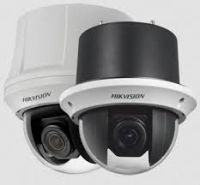 Marchio: HIKVISION. Articolo: DS-2DE4225W-DE3. Telecamera Speed dome Hikvision Italia FullHD (1080P) Ottica varifocale 4.8-120mmzoom ottico 25xcupola superiore 4 polliciinstallazione di tipo incasso da internosensore CMOS 1/2.8’’ Progressive Scan di tipo Day&Night con filtro IR meccanicoWDR 120dBUltra Low Light con sensibilità: colori 0.005 lux (F1.6, AGC On), b/n 0.001 lux (F1.6, AGC On), BLC, HLC, 3D-DNRottica varifocale 4.8-120mm, zoom digitale 16xMovimentazione tilt: da 5°sino a 90°funzione auto flipMovimentazione pan: 360° continuaAlgoritmo di compressione video H.265+/H.265/H.264+/H.264 con codifica digitale di tipo Triple Stream, codifica indipendente su ROIStandard ONVIF PSIA e CGIpprotocolli IPv4/IPv6, HTTP, HTTPS, 802.1x, Qos, FTP, SMTP, UPnP, SNMP, DNS, DDNS, NTP, RTSP, RTP, TCP, UDP, IGMP, ICMP, DHCP, PPPoESupporta registrazione locale su scheda MicroSD Card (256GB) e su NAS (NFS, SMB/CIFS)Scheda di rete Ethernet 100MbpsSupporta Hik-connect cloudSmart features supportate: Audio Exception Detection, Face Detection, Intrusion Detection, Line Crossing Detection, Region Entrance Detection, Region Exiting Detection, Unattended Baggage Detection, Object Removal Detection, utili per operazioni di ricerca avanzata delle registrazioni tramite Smart NVR, notifica al sw client di centralizzazione, attivazione uscite relè, invio email, caricamento immagine su ftpSupporta:sino a 20 connessioni simultanee,Sino a 300 preset,sino a 8 patrol (con sino a 32 preset cadauno), 4 pattern, park action,sino a 24 zone di privacytitolazione zone, titolazione camera, bussola, task su calendario1 ingresso di allarme,1 uscite relè,1 ingresso audio,1 uscita audioposizionamento Intelligente di tipo 3DAlimentazione 12 VDC & PoE+ (802.3at, class4), Max.:18 Wcon protezione dalle sovritensionitemperatura di esercizio da -30°C sino a 65°CIP66