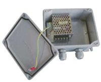 Marchio: VIMO. Articolo: ALCSS224A12A12SW . Serie di alimentatori e convertitori switching in contenitori IP66 in alluminio pressofuso. Tutti i contenitori hanno pressacavi di ingresso PG9 per un facile raccordo dei cavi di ingresso e uscita. Il grado di protezione IP66 garantisce la tenuta in tutte le condizioni ambientali. Vasta scelta di modelli di alimentatore da 20VA a 90VA 12 o 24Vcc. I convertitori DC/DC trovano applicazione in impianti di videocontrollo nei casi di lunghe tratte di alimentazione mantenendo la tensione di uscita stabile a 12Vcc . Tensione di ingresso 9,5-36Vcc o 24Vca. Tensione di uscita 12 Vcc. Corrente di uscita 1,25 A. Dimensioni 128x103x55mm.