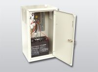 Marchio: COOPER. Articolo: 82425BG. Alimentatore ausiliario da 27,6 Vcc (2,5 A) completo di relè di guasto generale per il riporto del suo stato a centrali di controllo. L’alimentatore è contenuto in un box adatto a contenere 2 batterie 12V max 15Ah. Certificazione CPD EN54:4 1997+A1:2002+A2:2006