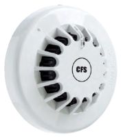 Marchio: COOPER. Articolo: CAP320. Rivelatore ottico di fumo analogico per la rilevazione degli incendi che bruciano senza fiamma. Led con visibilità a 360° per segnalare una condizione di allarme o programmabile con lampeggi per indicare la comunicazione con la centrale o con modalità sempre spento. Circuito isolatore integrato ed autoindirizzamento dalla centrale (soft addressing). Funzionamento in base all’effetto Tyndall, in base al quale la luce infrarossa diffusa all’interno della camera ottica viene riflessa dalle particelle di fumo presenti all’interno della camera ottica. Area di copertura: 100 mq. Indicazione di allarme: Led con visibilità a 360°. Compatibile con tutte le centrali Cooper Fire. Indirizzamento: Soft Addressing. Alimentazione: 18-30 Vcc. Grado di Protezione IP40. Omologazione EN54-4 – EN54-17 