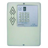 Marchio: NOTIFIER. Articolo: COM-N1. Combinatore telefonico a due canali per segnalazioni su linea telefonica commutata. Tastiera a sedici tasti e display a led a sette segmenti per inserimento codici e programmazione numeri telefonici. Sino a 14 numeri telefonici (sette per canale) con 10 secondi di durata messaggio. Selezione decadica o a multifrequenza. Alimentazione 12-24Vcc con assorbimento a riposo di 10mA ed in allarme di 35mA. Dimensioni 182x100x47. 