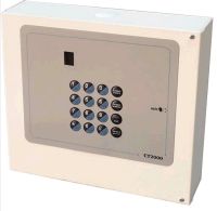 Marchio: ARITECH. Articolo: CT2000. Combinatore telefonico vocale in contenitore metallico, alimentazione 12Vdc, 4 canali di allarme + batteria bassa, 2 canali di blocco, 4 messaggi di allarme + messaggio comune + batteria bassa + stato impianto + guasto linea + stato uscita relè. Possibilità' di attivazione remota tramite telefono di 2 uscite e di interrogazione su stato impianto e ultimo allarme. Alloggia accumulatore da 2,2Ah. Dim. : 300 x 260 x 65 mm. Assorbimento: 60 mA. Numero canali : 4+ canale controllo basso livello di alimentazione. 