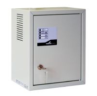 Marchio: COOPER. Articolo: 81215-SBP. Unità di alimentazione switching a 13,8 V in contenitore. Alimentatore di elevata qualità con tensione d’uscita a 13,8 V in versione switching e correnti da 1,5 A a 5A. Grazie alla tecnologia switching, possiede un alto rendimento e riduce al minimo la dissipazione di calore. Elevato grado di protezione: sovraccarico, inversioni di polarità e corto circuito. Lo stato dell’alimentatore all’interno del box è segnalato da 4 led esterni: presenza rete (verde), funzionalità del carica batteria (verde), batteria scarica (rosso), guasto (rosso), tutti questi led sono ben visibili e comprensibili grazie alla serigrafia dello sportello. Particolarmente indicato in impianti di dimensioni medio piccola che necessitano di alimentazione supplementare. Nei grandi impianti, l’uso di tali unità, annulla il problema delle lunghe tratte di cavo di alimentazione, semplificandone l’esecuzione. Le due dimensioni del contenitore rendono questo prodotto adatto in installazioni civili ( versione piccola), ed industriali (versione grande). All’interno del contenitore grande è a disposizione parecchio spazio per poter alloggiare: espansioni, concentratori, giunzioni o qualunque tipo di scheda ausiliaria. Materiale contenitore Lamiera, verniciatura epossidica Tipo di connessione Morsetti Alimentazione 230 Vca -15+10%, 50÷60 Hz Linee Ingresso rete, uscita batteria, uscita carico, uscite open collector per segnalazioni remote, uscita di allarme generale tramite i contatti puliti di un relè. Rilevazione apertura Protezioni elettriche Fusibili di rete e batteria, sovraccarico, corto circuito in uscita, inversione batteria Tamper di apertura porta Temp. di funzionamento +5°C÷+40°C Classe di isolamento Classe I Grado di protezione IP 30 Dotazione standard Due chiavi serratura Imballo 1 pz. / confezione 