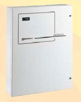 Marchio: DOMOTEC. Articolo: MICRAPLUS/16. Le centrali seriali telegestibili MICRAPLUS permettono di soddisfare le richieste tipiche delle applicazioni residenziali ed industriali, comprese quelle particolari quali ad esempio il servizio ronda e la telegestione. Le centrali MICRAPLUS sono disponibili in due versioni, una ad 8 ingressi in armadio in ABS con alimentatore da 1A ed una in armadio metallico con alimentatore da 2A e possibilità di espansione a 16 ingressi in centrale. Entrambi i modelli possono controllare 64 ingressi dei quali 48 su concentratori su bus seriale RS485.MICRAPLUS/16. • 8 ingressi in centrale espandibili a 16 con scheda DSI60 • Alimentatore modulare 2 A • Alloggio batteria 12V 18 Ah• Armadio in metallo 330x415x90mmCaratteristiche comuni• Conformi CEI 79-2 I Livello• 48 ingressi su concentratori seriali• Tutti gli ingressi sono NC o doppio bilanciamento e ritardabili• Tutti gli ingressi sono specializzabili come :- allarme (per le applicazioni antintrusione)- tecnico (per rivelatori di gas, fumo, allagamento ecc.)- reset (permette di azzerare i livelli di allarme tecnici)• Tutti gli ingressi possono pilotare direttamente un livello di allarme• 1 ingresso allarme 24 h• Tamper antimanomissione• Test ciclico attivo batteria• 24 uscite logiche programmabili come:- allarme (per allarmi antintrusione)- tecnico (per allarmi di ingressi tecnici)- abilitazione (possibilità di replicare su una uscita lo stato dell’impianto).• 24 livelli di allarme, possibilità di variare lo stato di una o più uscite per uno stesso evento).• 3 modi di attivazione: - Single (8 programmi di attivazione)- Full (8 zone di parzializzazione)- Full esteso (24 zone di parzializzazione)• 64 codici chiave programmabili, abbinati ad una stringa alfanumerica (es. nome, cognome, ecc.) e ad una fascia oraria.• Possibilità di codice anticoercizione• Possibilità di codice con doppio consenso• 3 programmi di servizio:- Tecnico (gestisce ingressi ed uscite tecniche)- Gong (segnalazioni di controllo a centrale disattivata)- Ronda ( blocco dei rivelatori per il passaggio della rondaper un determinato tempo impostato in fase di programmazione)• Programmazione orario annuale:-210 righe programmazione (attivazione/disattivazione zone di parzializzazione)-16 intervalli festività programmabili -aggiornamento automatico ora legale e anno bisestile• Programmazione tramite PC o tastiera con display• Uploading/downloading programmazione da locale e remoto• 32 periferiche collegabili sul BUS seriale RS485• Funzione telegestione• Tensione di alimentazione 230 Vca