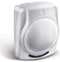 Marchio: ELKRON. Articolo: IRA 12. Rivelatore ad infrarosso passivo equipaggiato con lente di Fresnel emisferica trifunzionale Extravision®.Lente ad altissima densità con tre campi di copertura selezionabili (volumetrica, lungo raggio, tenda) dove le ottiche a sensibilità uniforme consentono capacità di rivelazione indipendenti dalla distanza o posizione dell’intruso all’interno del campo di copertura (brevetto Elkron).Portata:- 12 m nominali (lente volumetrica)- 12 m nominali (lente a tenda)- 20 m nominali (lente a lungo raggio)Copertura IR:- 90° (lente volumetrica)- 6° (lente a tenda)- 6° (lente a lungo raggio)Zone sensibili:- 23 su 5 piani + 2 creep-zone (lente volumetrica)- 1 su 1 piano + 1 creep-zone (lente a tenda)- 7 su 5 piani + 1 creep-zone (lente a lungo raggio)P.I.R. protetto: l’elemento sensibile PIR, è completamente protetto da perturbazioni dovute all’eventuale accesso di insetti e/o spifferi d’aria che potrebbero generarefalsi allarmiProtezione luce alogena: la colorazione della lente evita falsi allarmiche si potrebbero generare se l’elemento sensibile fosse investito da raggi di luce biancaMemoria di allarme: In caso di rivelazione (ad impianto attivato) il led del rivelatore, acceso fisso, fornisce l’indicazione memoria allarmeComando di stand-by: per mezzo di questo ingresso il rivelatore è informatosullo stato dell’impianto (attivato o disattivato). È possibile quindi programmareil rivelatore affinché tale informazione possa o meno bloccare il relè d’allarmeed il led di segnalazione.Inibizione relé di allarme: possibilità di programmare l’uscita di allarme affinché sia inibita quando il rivelatore è in stato di “stand-by”Il rivelatore è dotato di compensazione automatica della temperatura che permetteun adattamento della sensibilità di rivelazione alle differenti condizioni ambientaliWalk test: la rivelazione è segnalata tramite l’accensione del LED (escludibile)Tensione di funzionamento min-max: 9 – 15 VdcTensione nominale di alimentazione: 12 VdcAssorbimento a 12 Vdc: 11 mA nom.: 17 mA maxConteggio impulsi: X1/X2Relé di allarme: relé stato solido NC 100 mA @ 24 Vdc/Rmax=35 ohmTamper antimanomissione: 50mA@24 VdcTemperatura di funzionamento: -10°C / +55°C (dichiarata dal costruttore) +5°C ÷ +40°C (certificata secondo norme CEI)Livello di prestazione: I° livello / II° livello con snodo SPA10 e Kit TamperDimensioni (H x L x P): 85 x 70 x 50 mm. Peso: 80 g