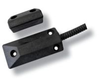 Marchio: VIMO. Articolo: CTB003G. CTB003 è un contatto magnetico per installazione su porte basculanti e in ferro in generale, oltre che per serrande in ferro. La struttura in policarbonato ultraresistente è ideale per l’installazione a pavimento. Il contenitore della parte contatto ha un’ altezza di soli 13 mm per consentire un agevole passaggio. Il cavo di collegamento a 4 conduttori è protetto da guaina rinforzata in acciaio e ricoperta in gomma nera. Distanza di funzionamento 25mm (non ferromagnetici) 18mm (ferromagnetici). Disponibile anche con contatto di scambio CTB003SC. Dimensioni mm 85x38x13 reed 50x26x25 magnete. Cavo 4 poli 100 cm + guaina in acciaio. Norma EN50131-2-6 CEI 79/2. Grado 2 Classe IV 1°Liv IMQ. Colore nero con guaina metallica ricoperta in gomma nera.