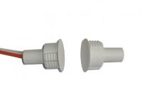 Marchio: VIMO. Articolo: CINSD122. Rivelatori inerziali per la protezione di serramenti e grate. L’elemento sensibile è un sensore elettromeccanico, di elevata qualità, racchiuso in gas inerte per garantire un’affidabilità e una lunga durata nel tempo. Sono disponibili quattro articoli: il CINSDIP65 pensato per proteggere le grate, costruito in alluminio, di facile installazione e disponibile di colore nero; il CINSD013NE sensore inerziale per superficie in contenitore di alluminio anodizzato nero; il CINSD122 sensore inerziale da incasso, plastico, pensato principalmente per l’installazione in serramenti di tipo ferroso e completo di contatto magnetico, disponibile nei colori bianco e marrone; il CINSDK01 sensore di piccole dimensioni, da incasso in materiale plastico disponibile nei colori bianco e marrone. Tutti i sensori necessitano di un circuito d’analisi per sensori veloci. Tipo di contatto NC in quiete. Tensione max commutabile 60Vcc; 42,2Vcapicco. Corrente max commutabile 250mAcc. Potenza max commutabile 3VA. Resistenza max 30ohm. Grado di protezione IP65. 4 conduttori 30cm. Dimensioni 28,5x20Ø. ABS bianco. Inerziale + contatto magnetico da incasso. Infissi metallici e non.