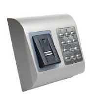 Marchio: ARITECH. Articolo: ACL805SUW-BS-S. Lettore biometrico a strisciamento con tastiera. Uscita Wiegand programmabile da 24 a 80 bits.Installazione a vista. 100 impronte. Lunghezza codice PIN programmabile. Modalità difunzionamento: impronta, impronta o PIN, impronta e PIN. Installazione in interno e esterno(IP65). Led a tre colori. Programmabile tramite il software ACL800 BioManager. Struttura inalluminio. Colore Argento