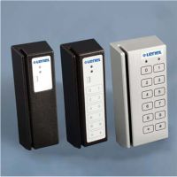 Marchio: ARITECH. Articolo: LNL-2010W. Lettore di tessere a banda magnetica. Lettura bidirezionale. Un milione di letture. Due led. Lettore magnetico traccia 2. Buzzer incorporato. Bus di comunicazione Wiegand. Colore nero