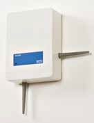 Marchio: ELKRON. Articolo: MC100. Modulo centrale> Il modulo MC100 è un dispositivo che permette l’interfacciamento di un sotto-sistema dirivelazione incendio wireless ad un impianto di rivelazione incendio di tipo convenzionale o digitale.> Il modulo MC100 prevede la connessione filare con la centrale e la connessione radio contutti i dispositivi wireless di campo.> Il modulo può essere collegato alla centrale di rivelazione convenzionale direttamente tramite lalinea ad assorbimento e al sistema digitale FAP tramite il modulo MC500 cod. 80SC1E10121.> La comunicazione radio tra il modulo MC100 e i suoi accessori avviene tramite protocollobidirezionale. Il modulo è facilmente configurabile esclusivamente da personal computer con ilsoftware “Wirelex Fire” tramite connessione seriale RS232.> Distanza di comunicazione via radio con i dispositivi radio: 200 m (portata in aria libera)> Frequenza operativa: 868 MHz> Frequenza di modulazione: FSK> Canali di frequenza operativi: 7> Potenza irradiata emessa 5 dBm: (3mW)> Tensione di alimentazione: 9 Vcc ÷ 30 Vcc (Tipico 12 Vcc)> Soglia di tensione minima per la segnalazione malfunzionamento alimentazione: 9 Vcc> T ensione applicata linea convenzionale della centrale: uguale alla tensione di alimentazionedel dispositivo> Tensione massima linea segnalazione allarme: 27 Vcc> Consumo corrente massimo: 60 mA a 12 Vcc (in condizione di allarme)> Temperatura funzionamento: -30°C ÷ +50°C> Peso: 330 g> Dimensioni (con antenna: ) 190 x 230 x 50 mm> Dimensioni (senza antenna): 120 x 160 x 50 mm> Grado di protezione: IP51C> Software richiesto per la configurazione di sistema “Wirelex-Fire” revisione 5.0 e successive> Conforme alle Norme EN54 parte 25 e parte 18