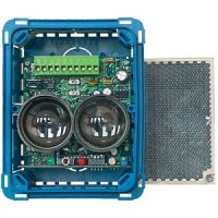 Marchio: NOTIFIER. Articolo: ES-25I (RIL138ER). Rivelatore lineare di fumo, composto da un’unica unità ottica (TRX) e da un riflettore. Raggio di protezione compreso tra 2 e 25 metri. Possibile montaggio ad incasso. Controllo automatico del guadagno per compensazione perdita del segnale a causa impolveramento. Facile allineamento senza strumenti esterni a mezzo di led. Certificato CPR in accordo alla normativa EN 54 parte 12. Tensione di funzionamento 12-24Vcc. Assorbimento a riposo 39mA, in allarme 52mA. Temperatura di funzionamento da -20°C a +55°C. Umidità relativa sino a 95% (senza condensa). Grado di protezione IP 44. Dimensioni: 139mm x 117mm x 75mm.