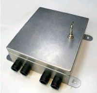 Marchio: CIAS. Articolo: SIOUX-CU. Unità di elaborazione SIOUX-CONTROLLER alloggiata in scatola per esterno IP65, (Dim. 340x300x150) per la copertura di 700m, suddivisibile in 20 zone. Alimentatore SIOUX-POWER da 1A incluso.