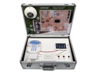 Marchio: COMBIVOX. Articolo: Valigia dimostrativa Casa Combivox. Ideale per la presentazione e la vendita al pubblico finale del sistema Combivox. La valigia, di alluminioin ottima finitura e brandizzata, comprende i dispositivi necessari (centrale GSM, modulo LAN,tastiere LCD e touch, inseritore di prox + modulo audio, sonda di temperatura su BUS, telecamera IP,router Wi-Fi e pannello graficizzato retroilluminato) per una demo ad alto impatto di tutte le prestazioniche il sistema Combivox è in grado di offrire, relativamente alle funzioni integrate di Antifurto,Videosorveglianza e Domotica.