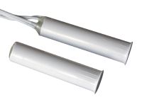 Marchio: COOPER. Articolo: 415-TF. Contatto magnetico in termoplastico per montaggio ad incasso negli infissi. Adatto per il montaggio su infissi di alluminio, legno, PVC e infissi di materiale non ferromagnetico (il montaggio su infissi in ferro riduce sensibilmente la distanza di intervento). L’ampia distanza di intervento ne permette l’installazione anche su infissi con elevate tolleranze o giochi. Viene montato a pressione in un foro di 8 mm di diametro. La parte reed contiene una ampolla reed incapsulata ermeticamente con resina poliuretanica insieme ad un loop di tamper per ridurre le possibilità di effrazione. Disponibile versione con contatto NC, con contatto NC-NA (in scambio) e con cavo di diverse lunghezze. La connessione è a 4 fili (2 fili contatto NC con magnete vicino e 2 fili per tamper) o a 5 fili nel caso di ampolla in scambio (3 fili contatti ampolla + 2 fili per tamper). Disponibile nei colori bianco e marrone. Con l’apposito kit, a richiesta, è possibile l’installazione a vista e con la piastrina 418 è possibile l’installazione su infissi in ferro. Materiale contenitore Termoplastico colori come da tabella Funzionamento reed uscita NC con magnete vicino o contatto reed in scambio Tipo di connessione A filo (2 per contatto - 3 per contatto in scambio + 2 per tamper) Temp. di funzionamento -25°C ÷ +70°C Grado IP IP 65 Dotazione standard fili tamper (antimanomissione) Imballo 10 pz. / confezione 