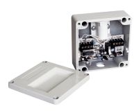 Marchio: COOPER. Articolo: 1447-A. Sensore inerziale autonomo in alluminio IP 65. Montaggio a vista per esterni; Rileva gli urti; CM dorati; Connessione a morsetti; Protezione contro l’apertura del coperchio; Versione con scheda di analisi incorporata. Alimentazione 10-15Vcc, 2/30 mA. Relè 1Amp. 