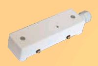 Marchio: DOMOTEC. Articolo: DRA02. Rivelatore antiallagamento IP67.• Metallo pressofuso verniciato epossidico bianco• Principio: rivelazione resistenza tra i piedini• Connessione cavetto 7 fili L 4,0 m• Led segnalazione allarme• Tensione 12/24 Vcc• Assorbimento riposo: 10mA@12Vcc /13mA@24Vcc• Uscita a relè a scambio 1A 30Vcc• IP67 • -15/+70°C