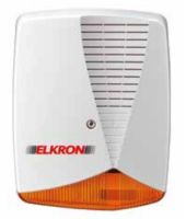 Marchio: ELKRON. Articolo: HPA700P. Sirena da esterno autoalimentata con lampeggiatore>> Funzioni programmabili:- TIME OUT SUONATA- RIFERIMENTO INGRESSI- CONTEGGIO ALLARMI- FUNZIONE PONTEGGI- RILEVAMENTO ALIMENTAZIONE REMOTA>> Tensione di funzionamento v.: 9 ÷ 15 Vcc>> Assorbimento max a riposo: 7 mA>> Assorbimento max in allarme: 1600 mA medi>> Assorbimento max dalla centrale: 150 mA>> Pressione acustica: > 110 dB (A) @ 1 m>> Frequenza di funzionamento: 1400 ÷ 1600 Hz>> Temperatura di funzionamento certificata: -25 °C ÷ +70°C>> Umidità massima ammessa: 93%>> Grado di protezione involucro certificato: IP44 / IK07>> Materiale coperchio esterno: PC-ABS autoestinguente>> Materiale griglia interna opzionale: lamiera 8/10 zincata>> Accumulatore allocabile: 12V - da 1,9 a 2,2 Ah>> Dimensioni (L x H x P): 203 x 253 x 87 mm>> Peso (senza batteria): 1100 g>> Tamper: Antiapertura/antiasportazione>> Livello di prestazione garantito (EN50131-4): Grado 2>> Due ingressi di comando:- AL: allarme- S: stato impianto