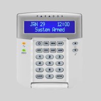 Marchio: PARADOX. Articolo: K32LCD+. Tastiera con visualizzatore alfanumerico LCD con retroilluminazione colore blu ad alta visibilità, 2 righe di 16 caratteri con scritte programmabili, sportello verticale di protezione dei tasti, possibilità di regolazione della luminosità, del contrasto e della velocità di scorrimento del testo. Collegamento su BUS (max. 15 tastiere). 1 ingresso di zona. Compatibile con centrali SP4000 e SP65 versione 4.90 o superiore e centrali MAGELLAN MG5000/MG5050.➤ Firmware aggiornabile localmente tramite interfaccia 307USB e software WinLoad➤ Menu guidato per la programmazione e per l’utente➤ Indicatore LED per la modalità di funzionamento StayD➤ Zone avviso acustico con programmazione indipendente➤ 8 tasti di attivazione rapida➤ 3 tasti di attivazione allarme➤ Design compatto, moderno ed elegante➤ Conforme EN50131 Grado 2