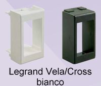 Marchio: PESS. Articolo: T.A.L.B.. TAPPI ADATTATORI PER INSERITORI UNIVERSALI. Legrand Vela/Cross bianco (confezione 10 pz.)