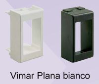 Marchio: PESS. Articolo: T.A.V.P.B.. TAPPI ADATTATORI PER INSERITORI UNIVERSALI. Vimar Plana bianco (confezione 10 pz.)