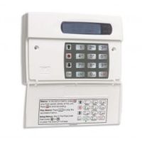 Marchio: SCANTRONIC. Articolo: SD-GSM. Combinatore telefonico GSM a sintesi vocale e messaggi SMS, dotato di tastiera retroilluminata, altoparlante, microfono e display LCD a 16 caratteri x 2 linee. Antenna GSM esterna (fornita), 8 ingressi associabili a max 10 numeri telefonici, 4 uscite elettroniche programmabili e gestibili da remoto, ascolto ambientale con registrazione di 15 o 30sec e sensore termico incorporato, alimentazione 10,5-28Vcc, assorbimento a riposo 50mA, in funzione 170mA. Temperatura di funzionamento -10 / +55°C. Dimensioni 140x115x30mm.Accetta SIM card da tutti gli operatori mobili standard. Permette di inoltrare SMS in ingresso ad un numero cellulare di riferimento per la verifica e gli avvisi del credito residuo.
