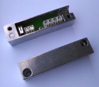 Marchio: UNITEK. Articolo: UTKCHS47PM. Contatto magnetico di sicurezza in alluminio pressofuso da superficie per infissi in materiali ferromagnetici e non. Omologato IMQ con la norma europea EN50131-2-6 grado 3 classe ambientale II. Bilanciamento magnetico integrato per la protezione contro le manomissioni. Contatto N.C. con anta chiusa, connessione a morsetti. Tamper anti-rimozione su parte reed. 