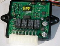 Marchio: ARMAS. Articolo: C 413. Centralina a 2 o 3 zone, 60 utenti. Dotata di 4 relè a funzionamento monostabile o bistabile e segnalazioni a led. Sequenza delle commutazioni a passo o ad avanzamento automatico. Abbinabile a chiavi elettroniche e lettori prossimità. Alim. a 12V dc 