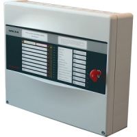 Marchio: NOTIFIER. Articolo: NFS4. Centrale di rivelazione incendio a microprocessore a quattro linee SISTEMI CONVENZIONALI. Ciascuna linea permette il collegamento di 20 rivelatori massimo. Allarmi impostabili per singola zona con allarme per corto circuito, memoria d’allarme, manuale od automatico, AND di zone adiacenti o ritardati. Due ingressi digitali programmabili. Uscite a relè in scambio per allarme e guasto, con scheda relè opzionale, e due ulteriori uscite d’allarme controllate. Alimentazione da rete 230 Vca. Tensione di funzionamento da 17 a 26Vcc. Alimentatore da 1,6A. Corrente ausiliaria a 24Vcc di 0,5A. Corrente per uscite sirene di 0,5A. Ricarica di due batterie da 12Vcc 7 Ah. Conforme alle Normative EN54 parti 2 e 4. Dimensioni 318 x 355 x 82. 