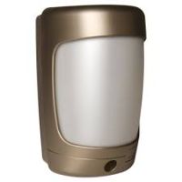 Marchio: ARITECH. Articolo: RF430I4. Rivelatore PIR da esterno, via radio 433MHz, che utilizza due sensori ad infrarossi passivi indipendenti, portata 15 metri, angolo di rilevazione da 14° a 70°, snodo integrale a due assi per una regolazione del sensore di 90° in orizzontale e 45° in verticale, modulo sensore nascosto per non dare riferimenti sulleffetiva copertura, regolazione elettronica del conteggio impulsi, 3 anni di durata delle batterie. Completo di tamper antiapertura e antirimozione. Custodia IP65.