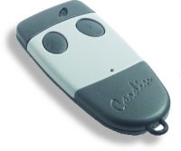 Marchio: CARDIN. Articolo: TXQ449200. Telecomando Cardin TRS449200 frequenza 433 Rolling Code 2 canali Dimensioni: 34x72x11 - Programmazione da ricevitore. - Batteria e manuale di programmazione in dotazione. Contenitore in materiale plastico antiurto. Alimentazione 6V con due batterie al litio CR2032