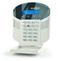 Marchio: COMBIVOX. Articolo: MULTIVOX GSM . Il nuovo Multivox GSM (cod. 11.716), provvisto di antenna integrata, e stato migliorato sia nelle caratteristiche tecniche sia nella grafica della mascherina del frontalino, sulla quale i led di funzionamento dell'apparecchio sono identificati da icone di facile interpretazione (chiamata in corso, avaria GSM, ingresso in allarme, etc..) Programmazione locale, oltre che da tastiera a display, anche da pc con software dedicato (disponibile da marzo 2009) ; - Programmazione remota tramite modem SMS da PC (disponibile da marzo 2009) ; - Uscite impulsive programmabili sino a 255 secondi; - Possibilità per ogni numero telefonico, se abilitato all'accesso remoto, di interrogare remotamente il dispositivo e tramite il codice master. - Conoscere lo stato dei canali di allarme. - Conoscere il credito residuo. - Verificare eventuali anomalie (batteria scarica, SIM in scadenza, basso credito) ; - Consultare la memoria degli ultimi allarmi; - Impostare/verificare l orologio del sistema (data/ora) ; - Programmare i primi 5 numeri telefonici; - Modificare il codice Master. - Ritardo (da 1 a 240 sec) della prima chiamata di allarme; - Programmazione della soglia del credito residuo in caso di utilizzo di SIM prepagate; - Gestione automatica della scadenza della SIM. 