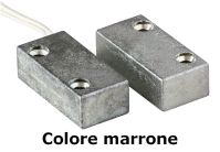 Marchio: COOPER. Articolo: 403-AP-M. Contatto magnetico in metallo per montaggio a vista con elevata resistenza meccanica. Adatto per il montaggio su infissi di qualsiasi materiale: alluminio, legno, PVC, ferro, ecc. La parte reed contiene una ampolla reed incapsulata ermeticamente con resina poliuretanica insieme ad un loop di tamper per ridurre le possibilità di effrazione. La connessione è a 4 fili (2 fili contatto NC con magnete vicino e 2 fili per tamper). Si fissa al serramento con viti. COLORE MARRONE