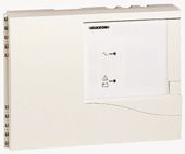 Marchio: ELKRON. Articolo: AS02/S. Unità di alimentazione 1AUnità di alimentazione con alimentatore switching supplementare in contenitore in plastica.Spazio per batteria fino a 2 Ah. Dotato di modulo di controllo per la presenza rete, test ciclico della batteria, guasto fusibili. Uscite elettriche di segnalazione guasti e anomalie.Connettore per il collegamento con i moduli seriali EP200Tensione di rete: 100 Vac ÷ 260 VacTensione erogata in uscita: 13,8 VdcCorrente: 1 ADimensioni (H x L x P): 185 x 249 x 70 mm