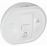 Marchio: HONEYWELL. Articolo: CO8M. CO8M rileva livelli pericolosi di monossido di carbonio (CO) e fornisce un allarme acustico e visivo I livelli di allarme da monossido di carbonio (CO) rilevati in assenza degli inquilini vengono registrati in memoria Compatibile con Domonial, Galaxy e Le Sucre™ Completamente privo di fili, in modo da ridurre i tempi di installazione e ottimizzare le opzioni di posizionamento Notifica locale e remota di fine durata del prodotto Ogni singolo dispositivo viene testato per eliminare potenziali unità malfunzionanti 6 anni di durata del sensore Spie luminose sul pannello frontale Potente allarme acustico (85 dB(A) minimo a 3 metri) Certificato (Kitemark) conforme a BS EN 50291-1:2010 Pulsante di test/ tacitazione grande e facile da usare Batterie al litio non sostituibili