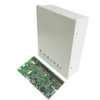 Marchio: PARADOX. Articolo: EVO192.Centrale a microprocessore a 8 zone cablate (16 con la funzione di duplicazione zone) espandibile fino a 192 zone cablate/senza fili. Possibilità di inserimento a chiave. Memoria 2048 eventi, 999 codici utenti/telecomandi. Possibilità di inserimento rapido con zone aperte, e di suddividere l’impianto in 8 aree indipendenti. Combinatore telefonico digitale incorporato: 4 numeri per Centrale di Sorveglianza e 8 numeri per combinatore vocale (con VDMP3). Cambio automatico dell’ora legale e solare. Pulsante di ripristino programmazione (riporta ai valori di default e riavvia), connessione diretta a 9.6k baud con il software WinLoad, 5 uscite programmabili di cui 1 a relè. Possibilità di collegare fino a 254 moduli di qualsiasi tipo sul BUS (comprese le tastiere), in qualsiasi combinazione. 15 tipologie di zona programmabili. Alimentatore “switching” 1.7A. Armadio metallico mm 280x280x76. Compatibile con tastiere TM50, K656, K641+, K641R, K641LX e K641LX/86.➤ Possibilità di inserimento Totale, Perimetrale istantaneo, Perimetrale e Disinserito per singola area➤ Fino a 8 aree indipendenti➤ Compatibile con modulo combinatore telefonico vocale VDMP3➤ Compatibile con modulo comunicatore PCS250 per linea GSM/GPRS➤ Compatibile con modulo Internet IP150➤ Compatibile con sensori indirizzabili➤ Integrazione con sistema controllo accessi➤ Firmware aggiornabile localmente tramite interfaccia 307USB e software WinLoad➤ Con ricevitore RTX3: fino a 192 trasmettitori senza fili, fino a 999 telecomandi bidirezionali REM2 e fino a 8 moduli uscite PGM senza fili 2WPGM➤ Conforme EN50131 Grado 3