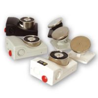 Marchio: COOPER. Articolo: 13045-240-SO. FERMO ELETTROMAGNETICO 45Kg 220V NERO IP42