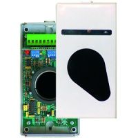 Marchio: NOTIFIER. Articolo: B-100 (RIL100). Rivelatore lineare di fumo convenzionale max 100 mt costituito da trasmettitore e ricevitore. Le due unità indipendenti  possono essere alimentate insieme o separatamente. La distanza operativa è compresa tra 5 e 100 metri. Regolazione dell'intensità del fascio su 3 livelli in funzione della distanza, e su 16 livelli in funzione della sensibilità per mezzo del dip-switch. Controllo automatico del guadagno per compensazione perdita del segnale a causa impolveramento. Facile allineamento senza strumenti esterni. Contatto di allarme e guasto, ed uscita 4-20 mA per collegamento a modulo ingresso analogico. Completo di snodi.