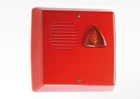 Marchio: VENITEM. Articolo: TRIADE F12 . Sirena rossa autoalimentata a 12 Vdc, lampeggiante con memoria e controllo batteria. Programmazione suono e temporizzazione - circuito elettronico protetto da inversioni di polarità e tropicalizzato in resina ad immersione, costruito con tecnologia SMD - mobile metallico con coperchio interno in lamiera d’acciaio 10/10 zincata con sistema Aluzink - verniciatura in poliestere - coperchio esterno in ABS verniciato rosso brillante.