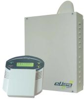 Marchio: COMBIVOX. Articolo: ELISA GSM. Studiata per applicazioni di tipo residenziale, le principali caratteristiche di Elisa sono: 8 ingressi di allarme, liberamente configurabili, per 3 aree di inserimento indipendenti; relè sirena 2 uscite O.C. associabili agli eventi o programmabili come telecomandi attivabili a menù vocale o con funzione CLIP a costo zero; 16 Utenti da tastiera e 16 Utenti da chiave elettronica con 3 diversi livelli di autorità; inserimento tramite tastiera LCD a sintesi vocale per consentire l'utilizzo del sistema anche con l'ausilio del menù vocale. Satelliti su BUS RS485: 2 tastiere LCD a sintesi vocale, 4 lettori di chiave elettronica (e/o prossimità) a led di colore differente (sintesi vocale tramite modulo audio opzionale) programmabili singolarmente per la parzializzazione delle aree, 2 sirene autoalimentate. Comunicatore GSM integrato per l'invio segnalazioni in fonia; 54 SMS (48 relativi a messaggi di evento di allarme 6 per segnalazioni speciali): i messaggi di allarme sono identificati per evento e per zona. Funzioni utente a distanza tramite menù vocale interattivo e tramite JOXY (Elisacontrol), un' applicativo in java che consente direttamente dal display del telefono cellulare di inviare i comandi e ricevere le informazioni dalla centrale. Programmatore orario per l'inserimento/ disinserimento automatico del sistema, l'attivazione di uscite, la limitazione temporale degli utenti all'utilizzo dell'impianto tramite tastiera e/o chiave elettronica etc. Funzioni GSM avanzate: credito residuo, scadenza SIM e segnalazione automatica di sopravvivenza. Memoria da 256 eventi con esito delle segnalazioni di allarme inviate.