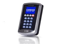 Marchio: COMBIVOX. Articolo: FLEXA BLACK CON CORNICE CROMATA. Tastiera Flexa black con cornice cromataTastiera in policarbonato verniciato su BUS RS485 compatibile con tutte le centrali Combivox. DisplayLCD grafico. 4 tasti menù multifunzione per inserimento/disinserimento, esclusione zone, gong, scenari,etc.; microfono e altoparlante per guida utente a sintesi vocale. 1 zona di allarme (NC, NA, SING.BIL.). Lettore di prossimità e sonda di temperatura integrati. Interfaccia utente ad icone. Funzione dicampanello vocale delle zone. Dimensioni (L x H x P in mm): 100 x 160 x 23.